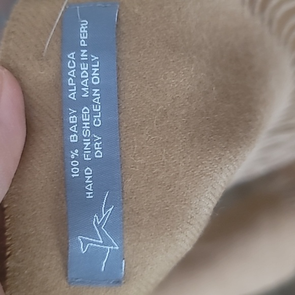 Baby alpaca camel colored scarf made in Peru super soft  Alpacas Illary brand - Picture 4 of 10